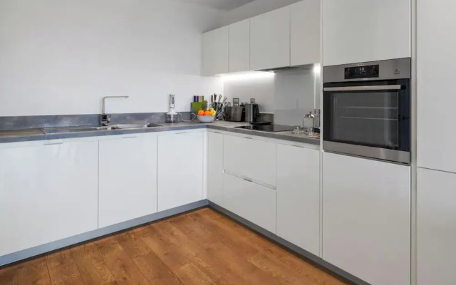 Skyline View 1 Bed Apartment Sleeps 2 - Balcony
