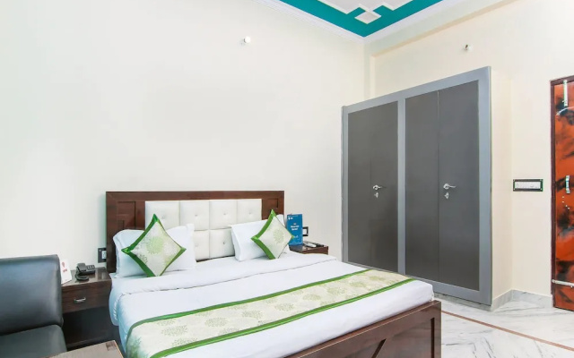 OYO 13478 Hotel Surabhi Garden