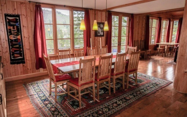 Palisades at Kirkwood Ski in out Luxury Home by RedAwning