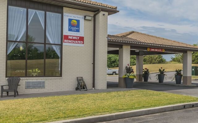 Comfort Inn Trenton In Belleville Canada From 98 Photos