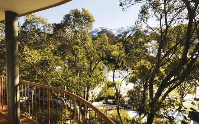 Lhotsky 2 Bedroom apartment with balcony mountain views and BBQ