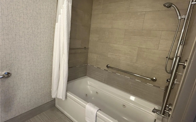 Best Western Roslyn-Long Island Hotel