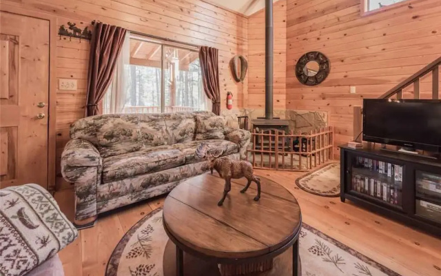 Moose Manor - Three Bedroom Cabin