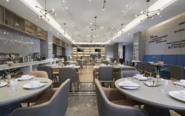 Naive S Hotel