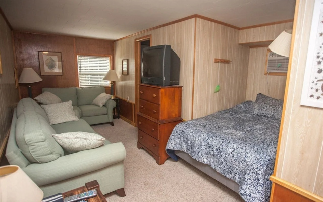 Native Sun 2 Bedroom Cottage by RedAwning