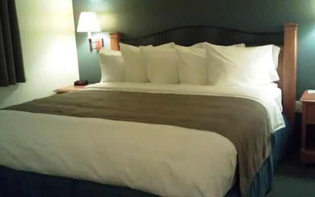 AmericInn Hotel & Suites Owatonna - Conference Center