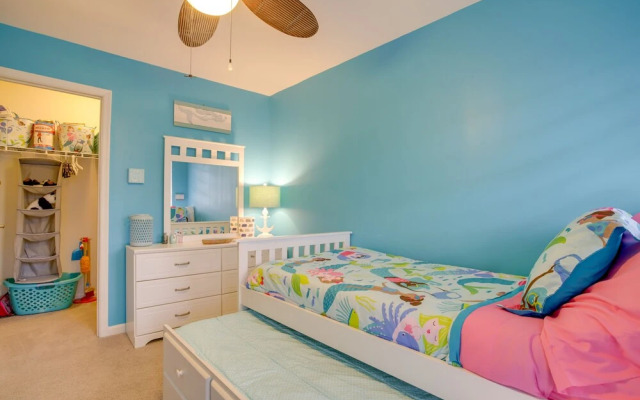 Shuttle to Beach: Millville Townhome w/ Porch