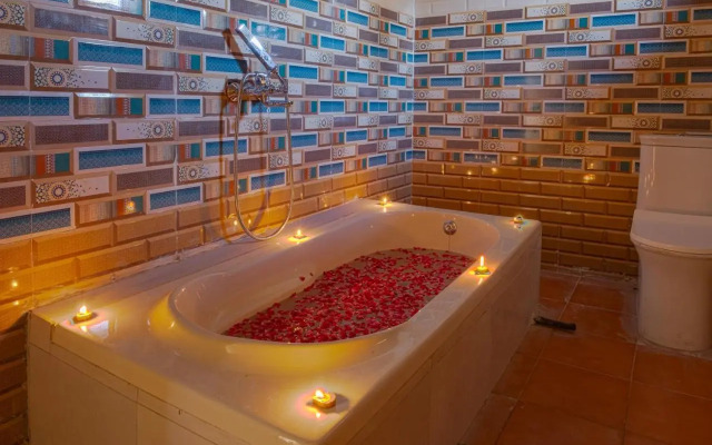 Sunrise Desert Resort  with Swimming Pool