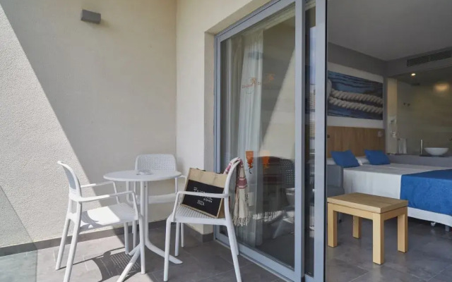 Invisa Aparthotel Casa Luis
