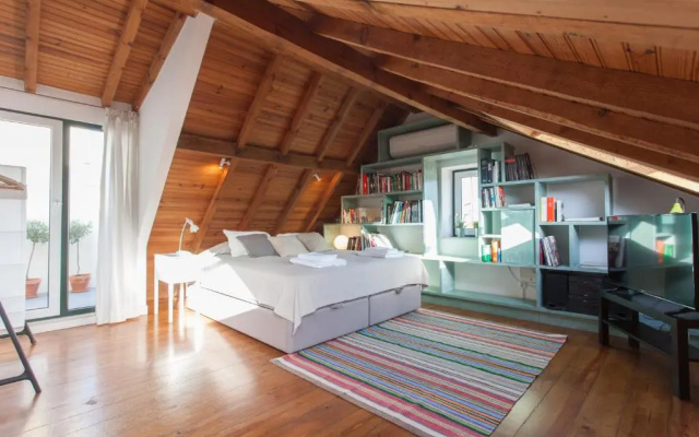 Feels Like Home Bairro Alto Loft with Sunny Terrace