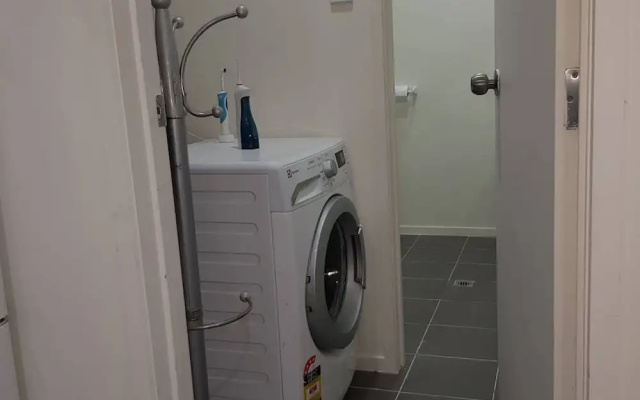 Beautiful and Bright Studio Apartment, Botany Downs