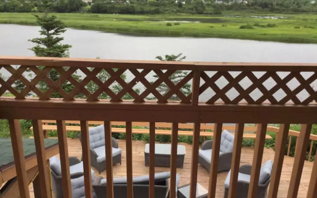 Salmon Pool Inn