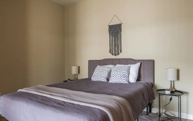FRONTDESK Minneapolis Grand Apts Downtown