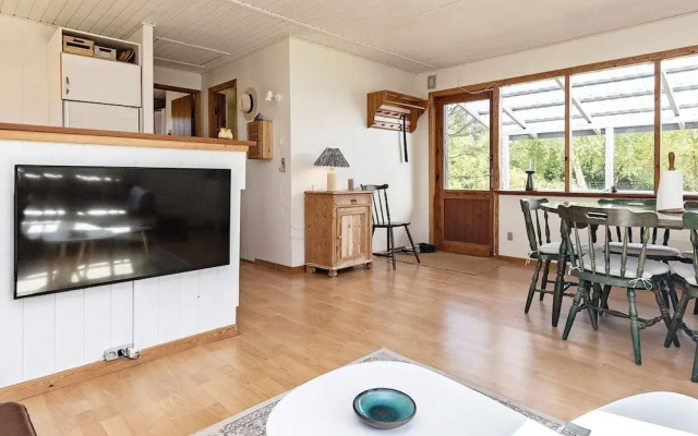 6 Person Holiday Home in Hojslev