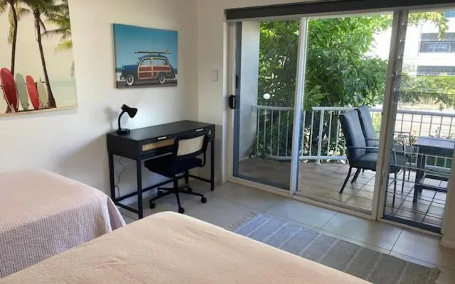TOWNHOUSE 5 min walk to BEACH, SHOPS & STRAND