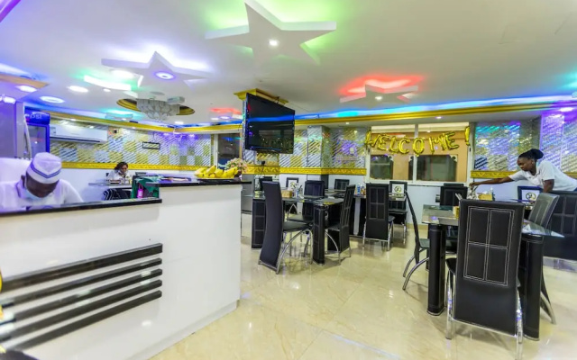 Banana Hotel