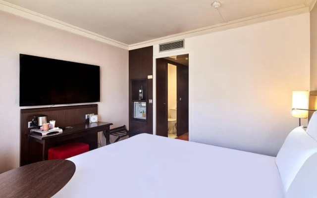 B&B HOTEL Saint-Quentin-en-Yvelines Centre Gare 4 etoiles