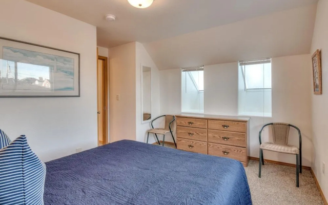 Ocean Views and Game Room - Cozy Family Retreat