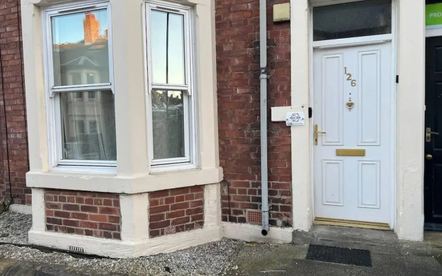 Inviting 3-bed Apartment in Newcastle Upon Tyne