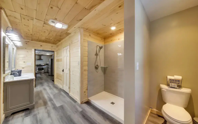 Rangeley Retreat Cabin-style Home: Lake Access