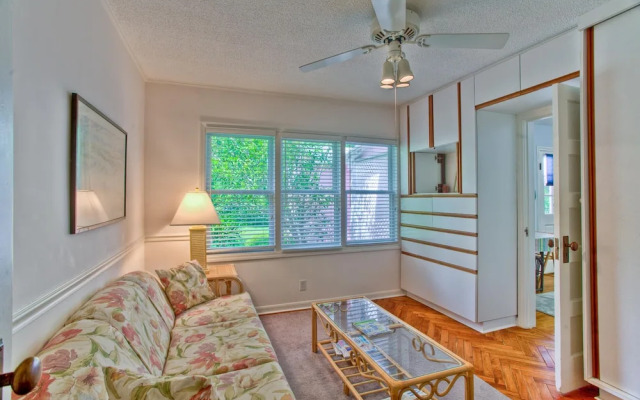1 East Beach Causeway by Hodnett Cooper