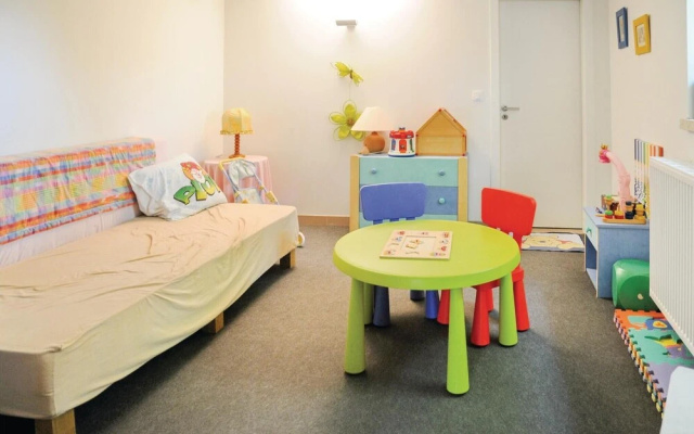 Nice Home in Somme-leuze With 5 Bedrooms and Wifi