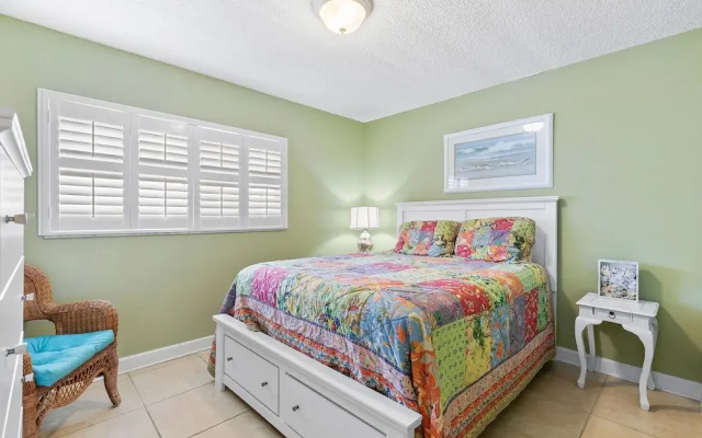 Sea Coast Gardens III 203