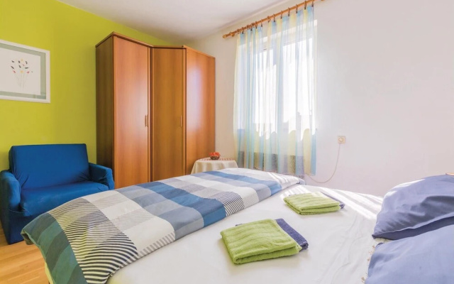 Beautiful Home in Novigrad With Wifi and 2 Bedrooms