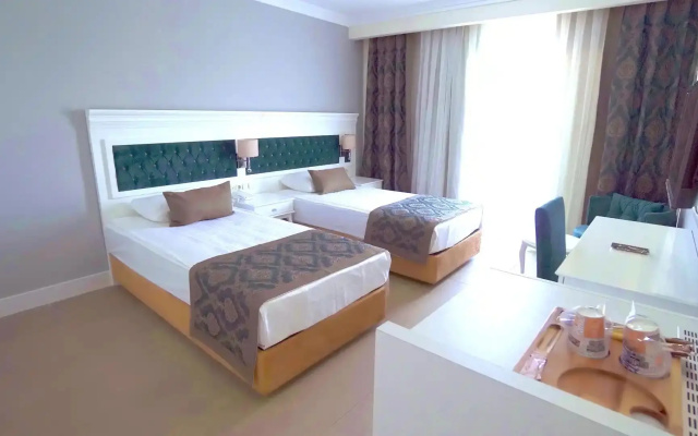 Dream World Palace Hotel