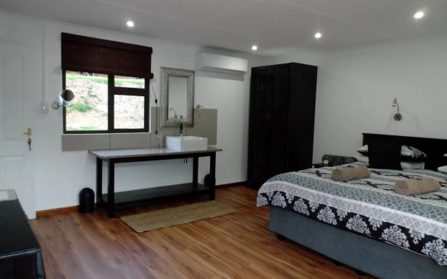 Old Mill Lodge, Working Ostrich Farm & Restaurant, Oudtshoorn