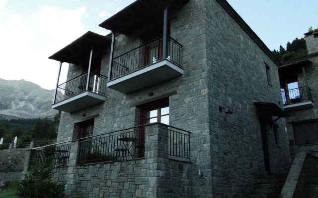 Rouista Tzoumerka Resort