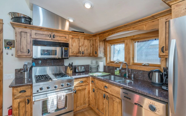 Wood Residence by Alpine Lodging Telluride