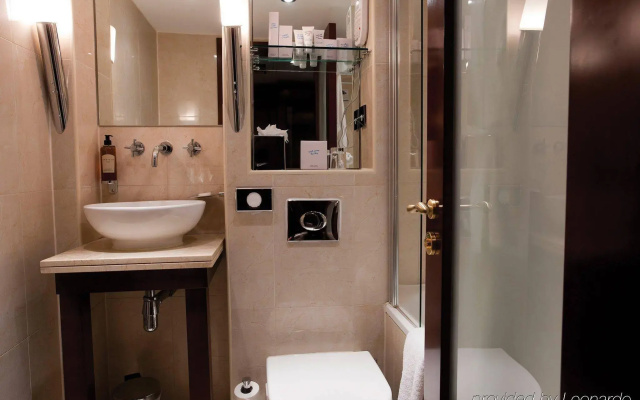 Отель The Cura Kensington