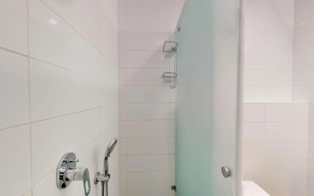 Luminous 3BR in Florentine