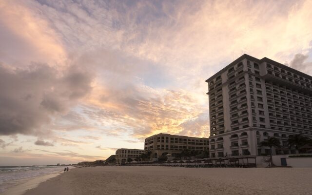 Отель JW Marriott Cancun Resort & Spa Мексика, Канкун - 8 отзывов об отеле, цены и фото номеров - забронировать отель JW Marriott Cancun Resort & Spa онлайн вид на фасад