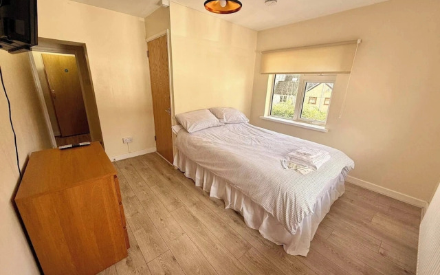 Spacious House Sleeps 10 -near Bikepark Wales -central -parking
