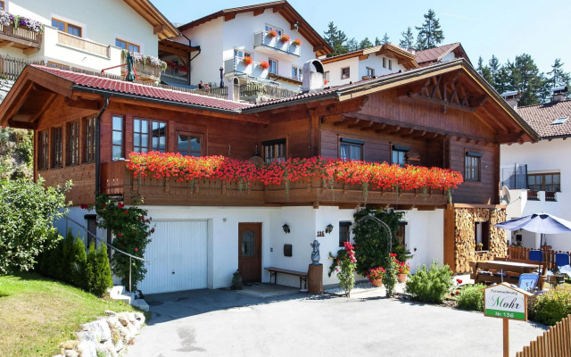 Sunny Mountain View Apartment in Kaunerberg