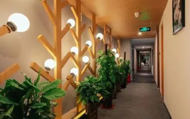 And hotel (Zhengzhou Zhongyuan Fota Century Happy Garden)