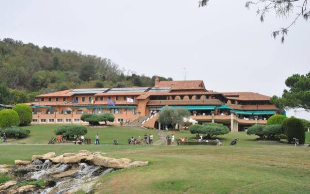 Отель Guest House Golf Club Padova Италия, Региональный парк Colli Euganei - отзывы, цены и фото номеров - забронировать отель Guest House Golf Club Padova онлайн вид на фасад