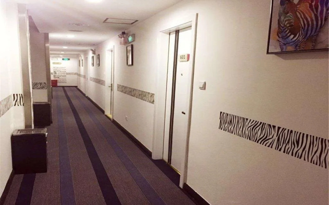 Qidong Xintianlei Fashion Hotel