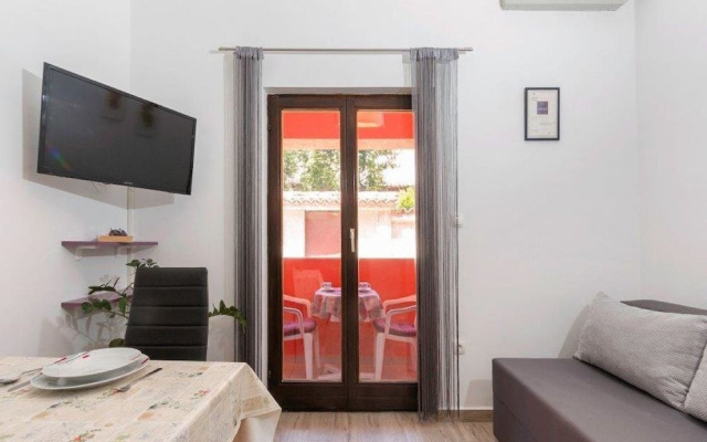 Pleasant Oriana Apartment near Sea