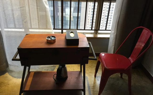 Revolver Theme Design Hotel