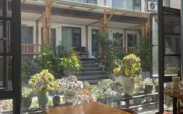 Shangri-La Central Tiger Leaping Canyon Dream Boutique B&B