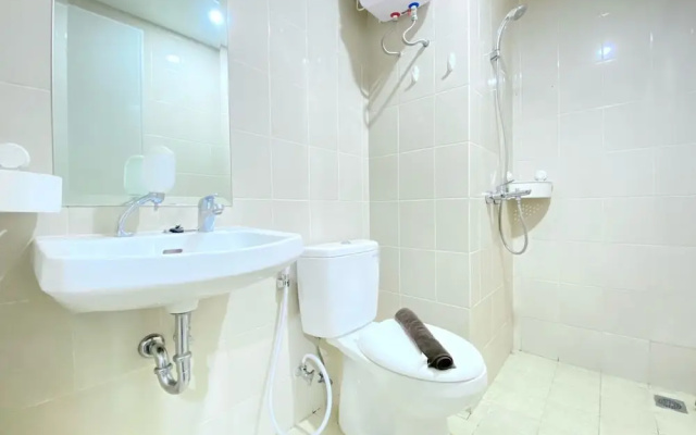 Spacious And Minimalist 2Br Apartment At Parahyangan Residence