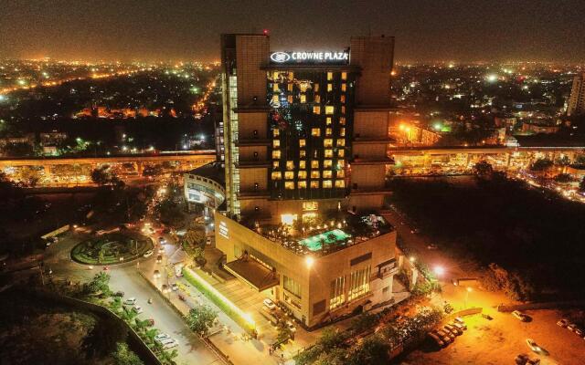 Отель Crowne Plaza New Delhi Rohini вид на фасад