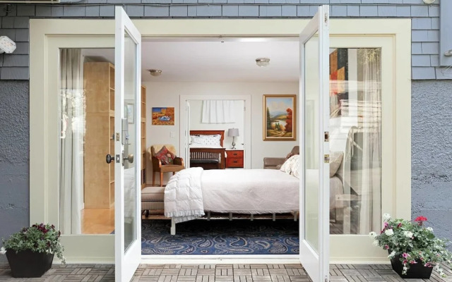 Private and Cozy Home in Kerrisdale
