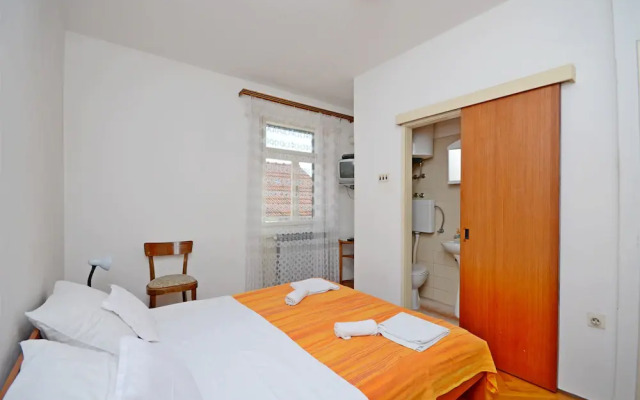Apartment and Rooms Angela