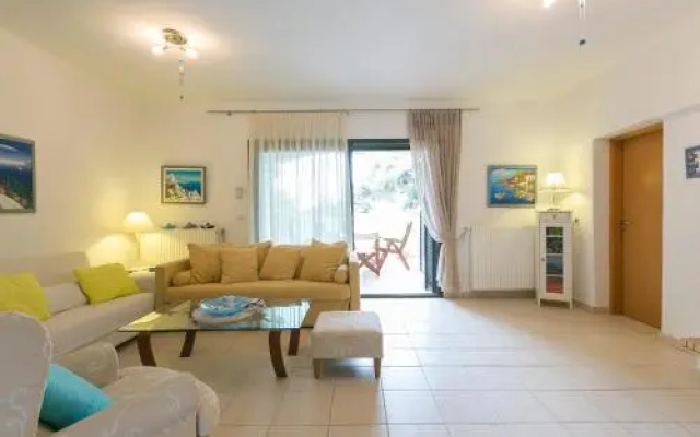 4bdr Beachfront House In Kalandra