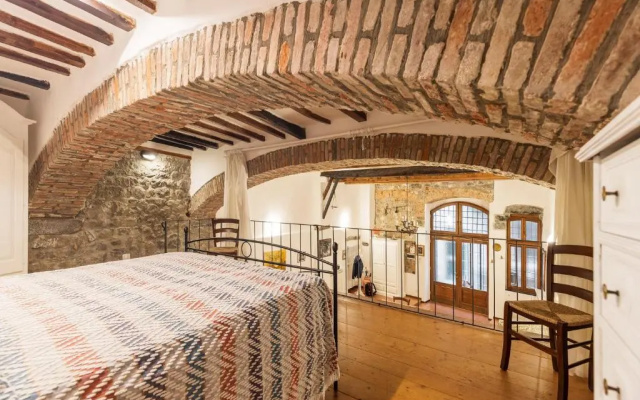 025- La casa di Esmeralda (011017-LT-0667)