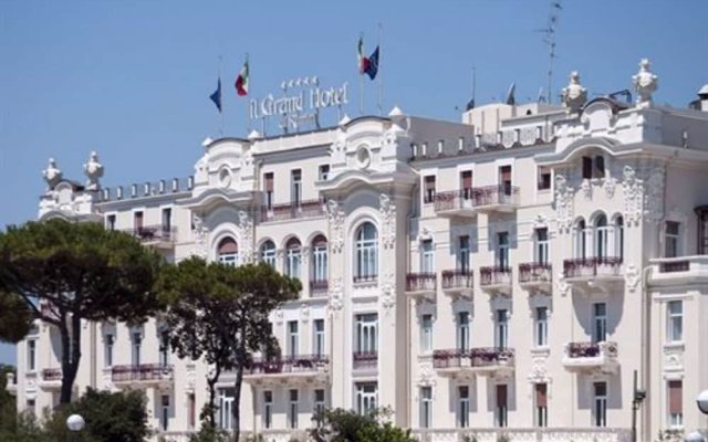 Отель Grand Hotel Rimini Италия, Римини - 4 отзыва об отеле, цены и фото номеров - забронировать отель Grand Hotel Rimini онлайн вид на фасад